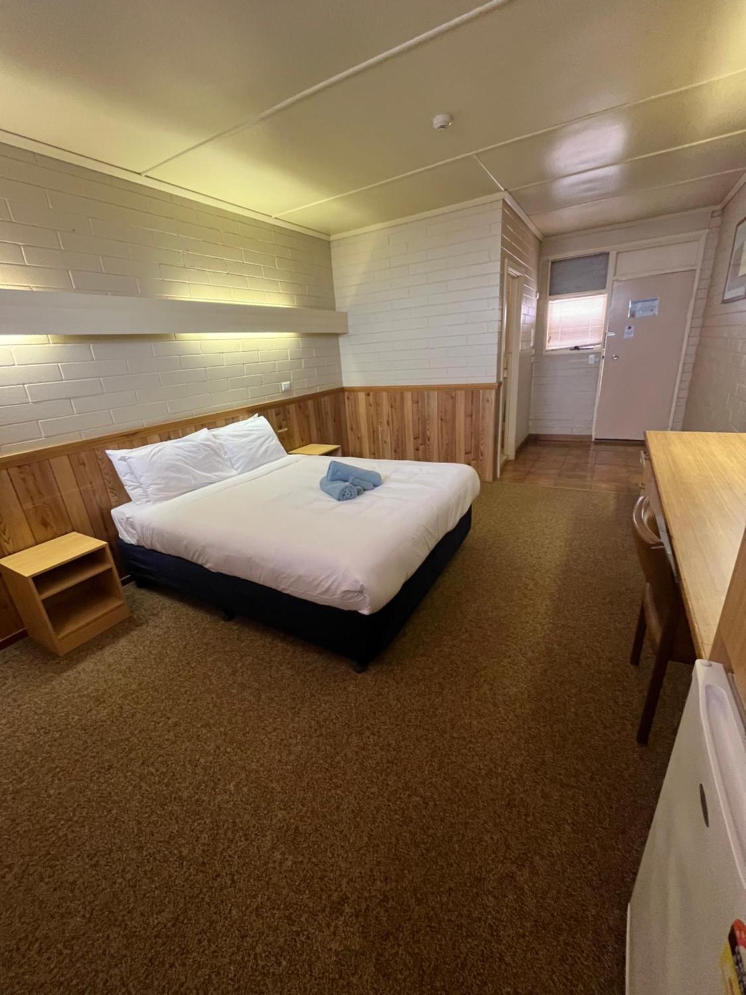 Opal Inn Hotel, Motel, Caravan Park Coober Pedy Buitenkant foto